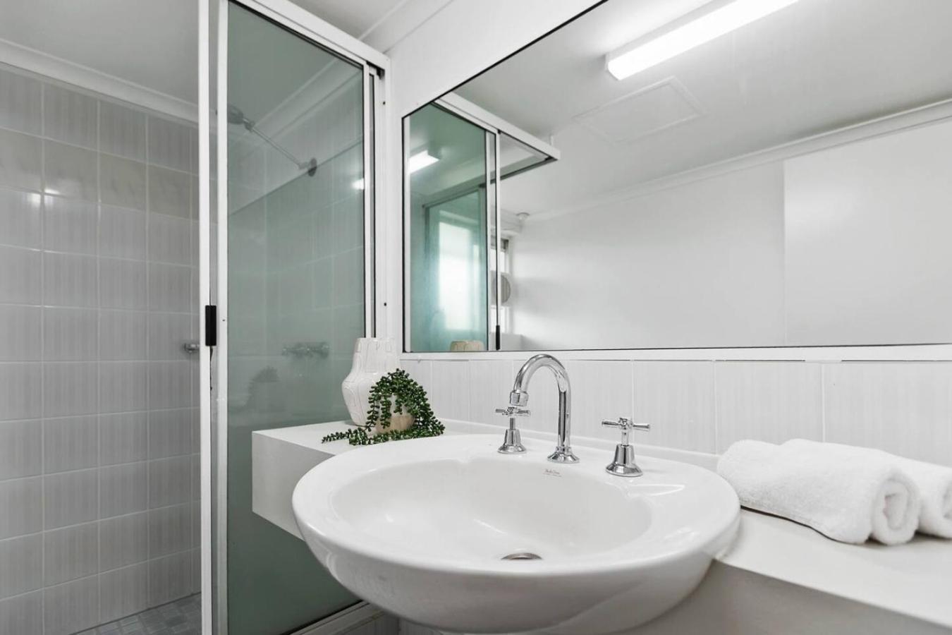 Tropical Bliss Swim In Swim Out Apartment