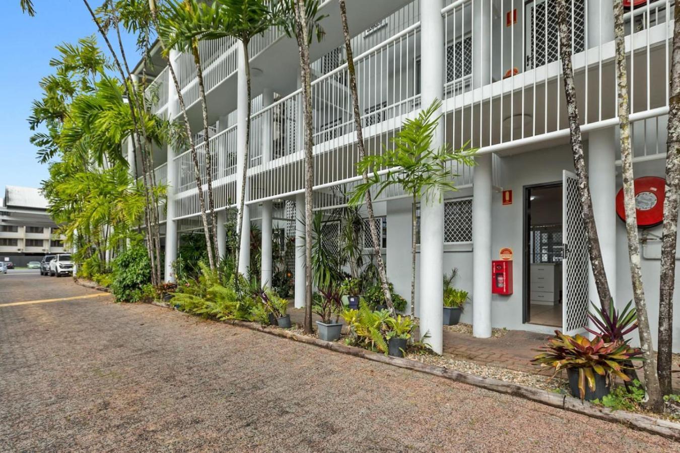 Tropical Bliss Swim In Swim Out Apartment